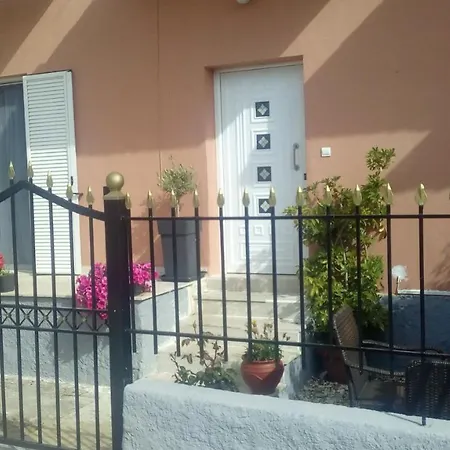 Kostas House Petrití